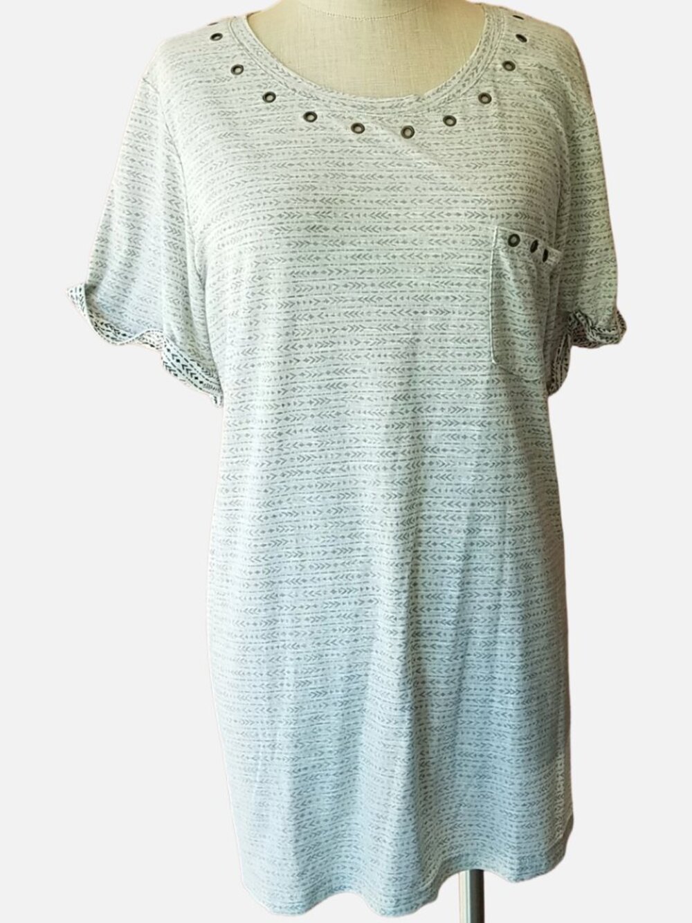 Torrid Arrow Print Grommet Pocket Tee - 4 / 26